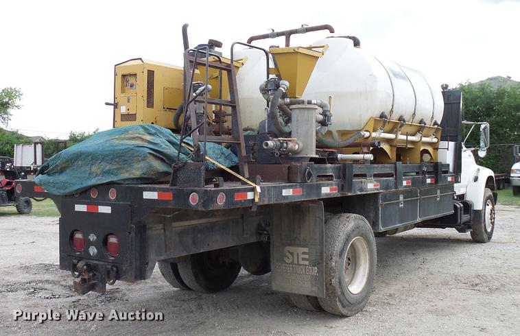 image for item DD8312 1998 Ford F800 flatbed truck with Vermeer MTE37 mud mix system