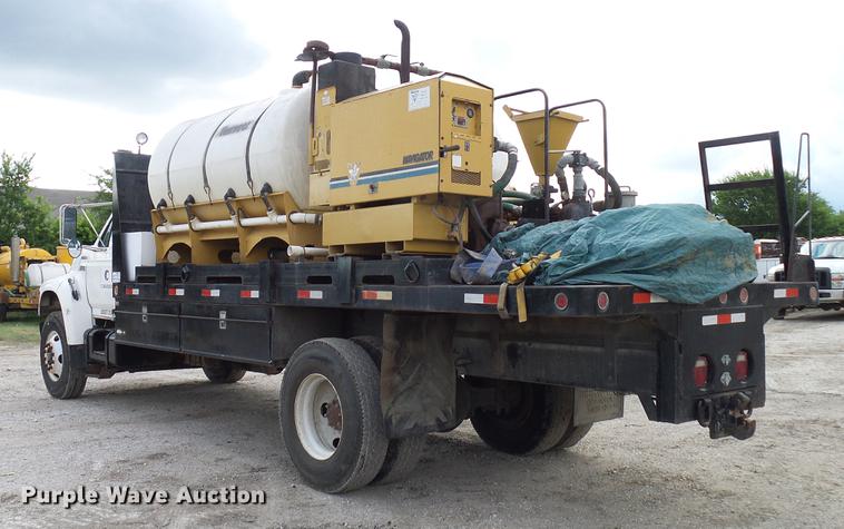 image for item DD8312 1998 Ford F800 flatbed truck with Vermeer MTE37 mud mix system