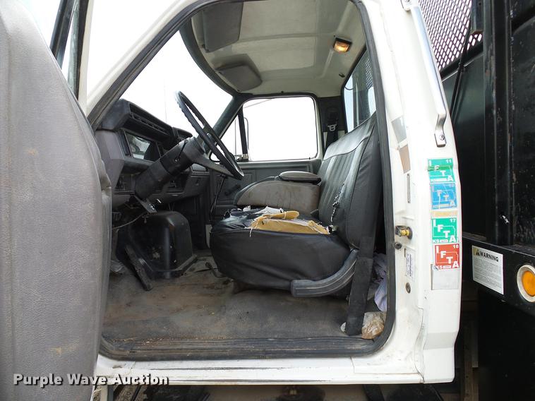 image for item DD8312 1998 Ford F800 flatbed truck with Vermeer MTE37 mud mix system