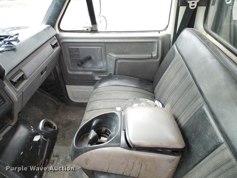 image for item DD8312 1998 Ford F800 flatbed truck with Vermeer MTE37 mud mix system