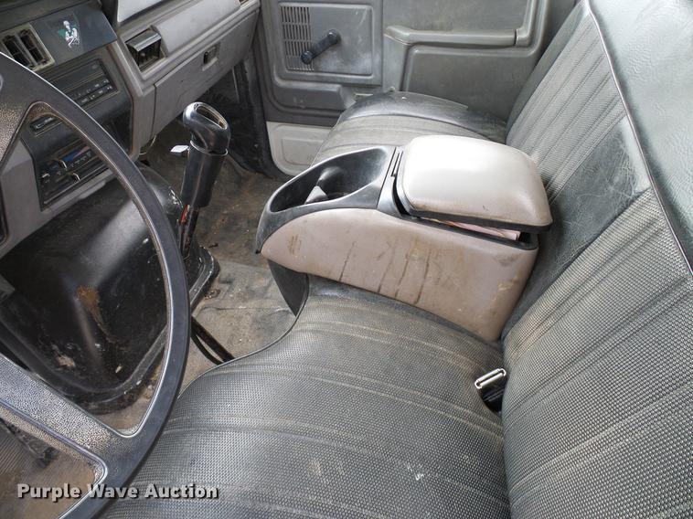 image for item DD8312 1998 Ford F800 flatbed truck with Vermeer MTE37 mud mix system