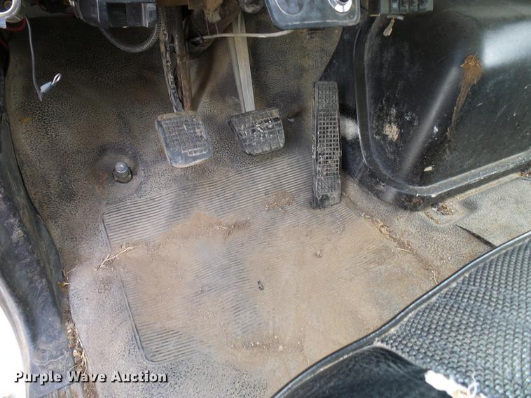 image for item DD8312 1998 Ford F800 flatbed truck with Vermeer MTE37 mud mix system