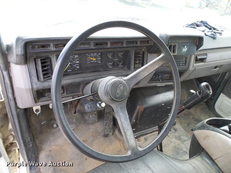 image for item DD8312 1998 Ford F800 flatbed truck with Vermeer MTE37 mud mix system