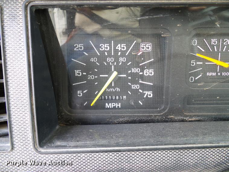 image for item DD8312 1998 Ford F800 flatbed truck with Vermeer MTE37 mud mix system