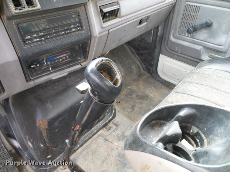 image for item DD8312 1998 Ford F800 flatbed truck with Vermeer MTE37 mud mix system