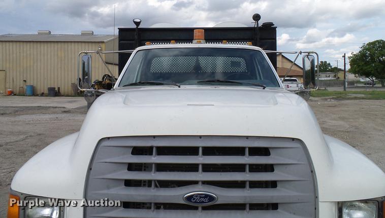 image for item DD8312 1998 Ford F800 flatbed truck with Vermeer MTE37 mud mix system
