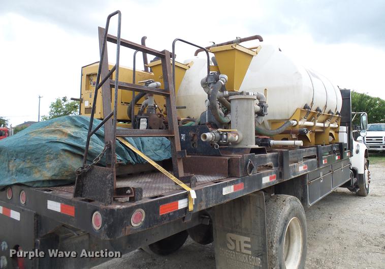 image for item DD8312 1998 Ford F800 flatbed truck with Vermeer MTE37 mud mix system