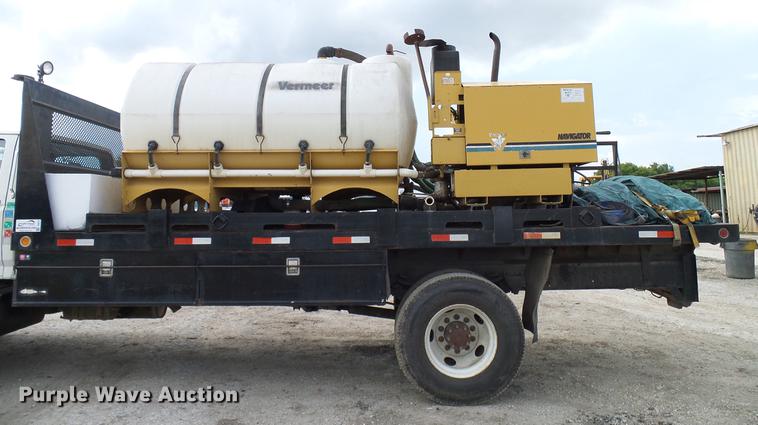 image for item DD8312 1998 Ford F800 flatbed truck with Vermeer MTE37 mud mix system