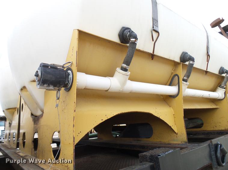 image for item DD8312 1998 Ford F800 flatbed truck with Vermeer MTE37 mud mix system