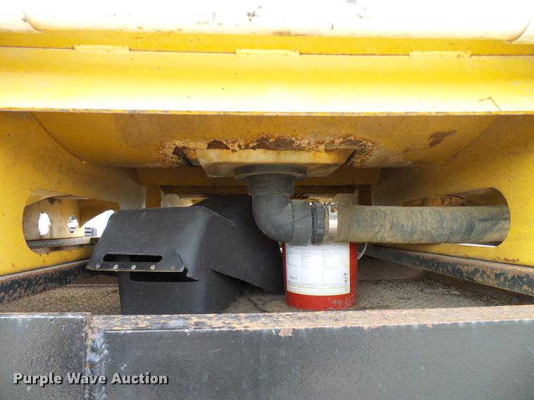 image for item DD8312 1998 Ford F800 flatbed truck with Vermeer MTE37 mud mix system