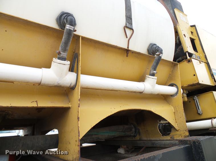 image for item DD8312 1998 Ford F800 flatbed truck with Vermeer MTE37 mud mix system