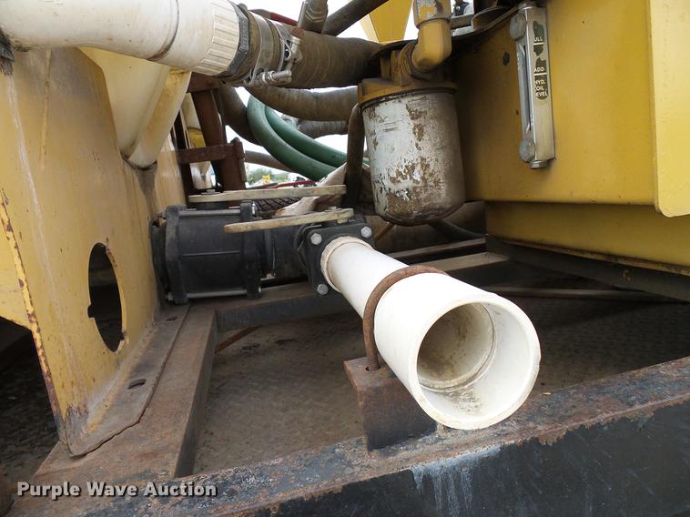 image for item DD8312 1998 Ford F800 flatbed truck with Vermeer MTE37 mud mix system