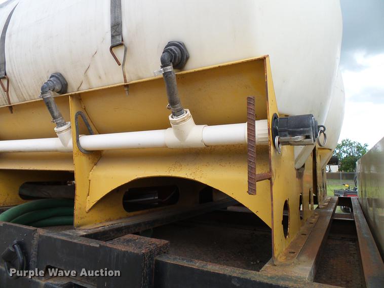 image for item DD8312 1998 Ford F800 flatbed truck with Vermeer MTE37 mud mix system