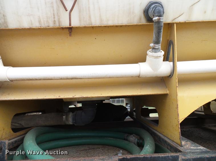 image for item DD8312 1998 Ford F800 flatbed truck with Vermeer MTE37 mud mix system