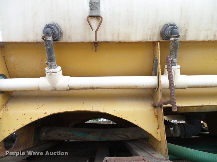 image for item DD8312 1998 Ford F800 flatbed truck with Vermeer MTE37 mud mix system