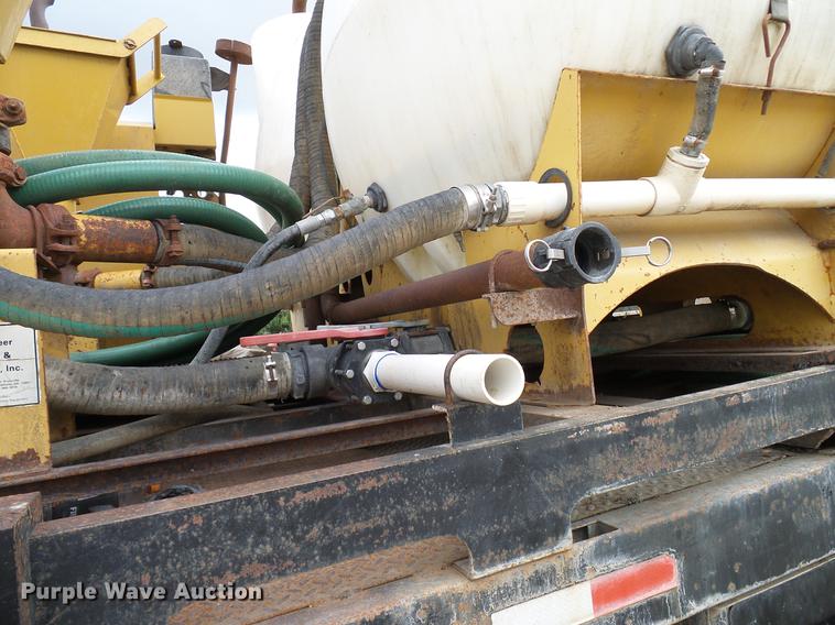 image for item DD8312 1998 Ford F800 flatbed truck with Vermeer MTE37 mud mix system