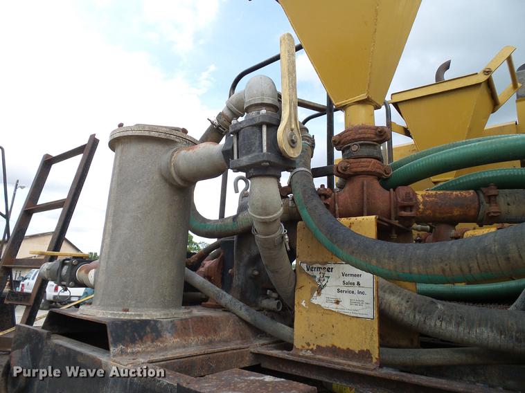 image for item DD8312 1998 Ford F800 flatbed truck with Vermeer MTE37 mud mix system