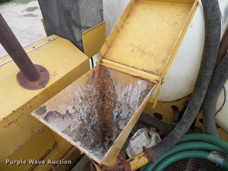 image for item DD8312 1998 Ford F800 flatbed truck with Vermeer MTE37 mud mix system