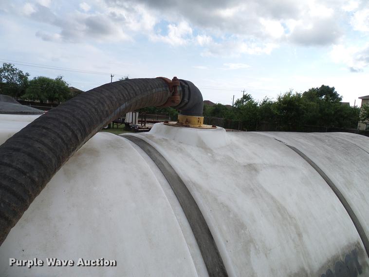 image for item DD8312 1998 Ford F800 flatbed truck with Vermeer MTE37 mud mix system