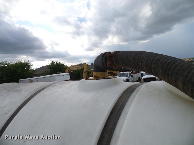 image for item DD8312 1998 Ford F800 flatbed truck with Vermeer MTE37 mud mix system