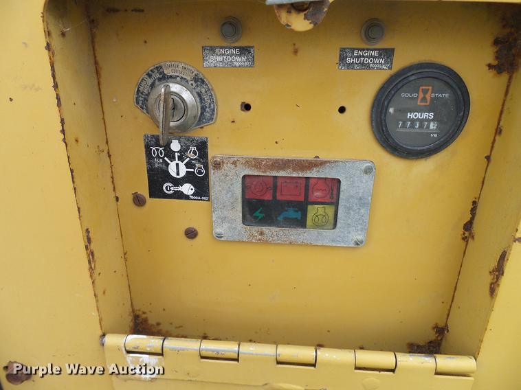 image for item DD8312 1998 Ford F800 flatbed truck with Vermeer MTE37 mud mix system