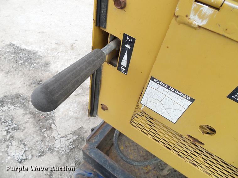 image for item DD8312 1998 Ford F800 flatbed truck with Vermeer MTE37 mud mix system