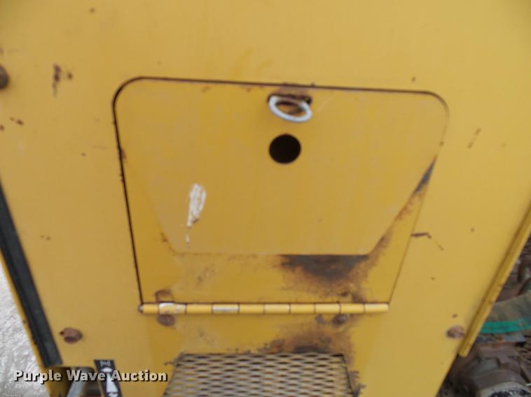 image for item DD8312 1998 Ford F800 flatbed truck with Vermeer MTE37 mud mix system