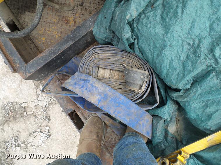 image for item DD8312 1998 Ford F800 flatbed truck with Vermeer MTE37 mud mix system