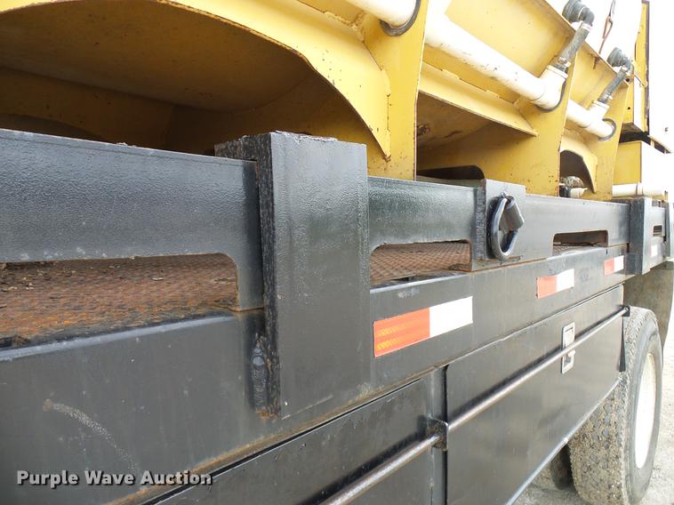 image for item DD8312 1998 Ford F800 flatbed truck with Vermeer MTE37 mud mix system