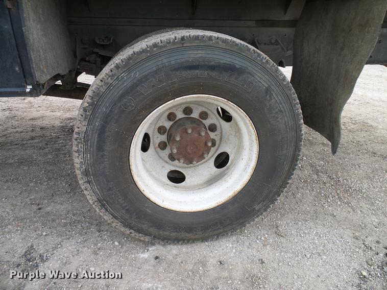 image for item DD8312 1998 Ford F800 flatbed truck with Vermeer MTE37 mud mix system