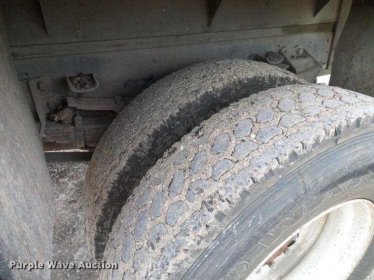 image for item DD8312 1998 Ford F800 flatbed truck with Vermeer MTE37 mud mix system