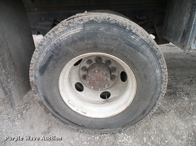 image for item DD8312 1998 Ford F800 flatbed truck with Vermeer MTE37 mud mix system