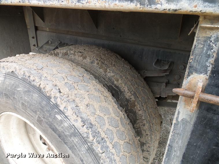 image for item DD8312 1998 Ford F800 flatbed truck with Vermeer MTE37 mud mix system