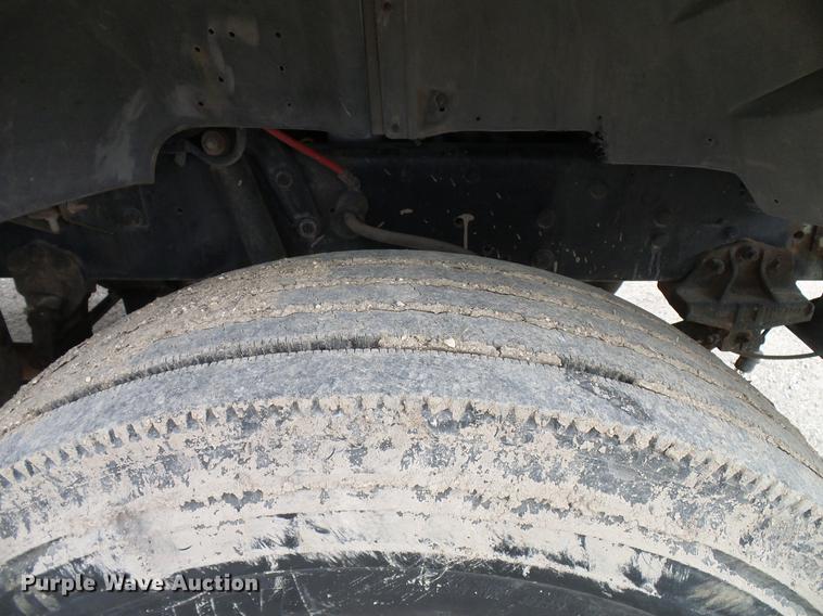 image for item DD8312 1998 Ford F800 flatbed truck with Vermeer MTE37 mud mix system