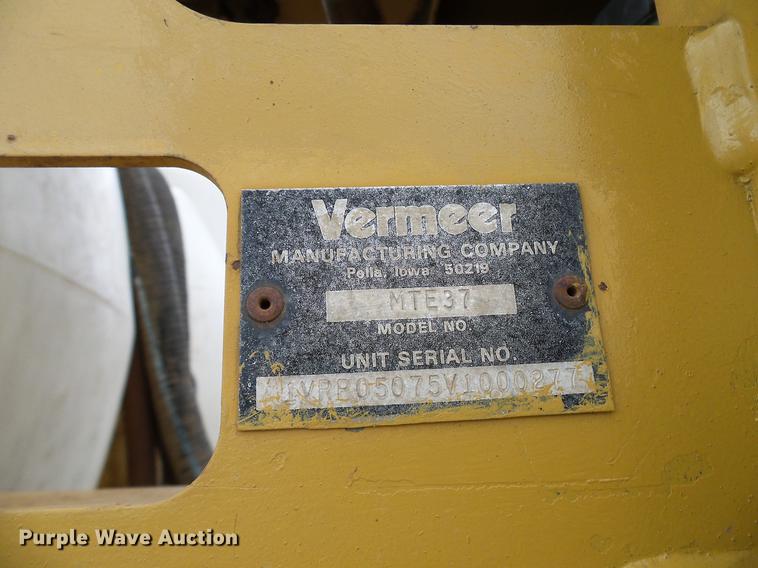 image for item DD8312 1998 Ford F800 flatbed truck with Vermeer MTE37 mud mix system