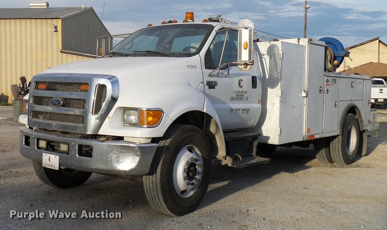 image for item DD8313 2008 Ford F750 Super Duty service truck with crane