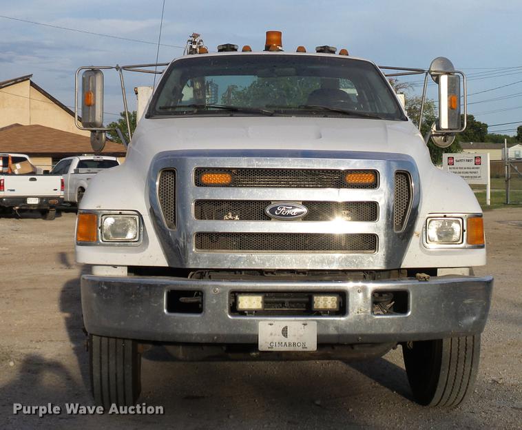image for item DD8313 2008 Ford F750 Super Duty service truck with crane