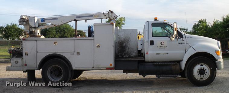 image for item DD8313 2008 Ford F750 Super Duty service truck with crane