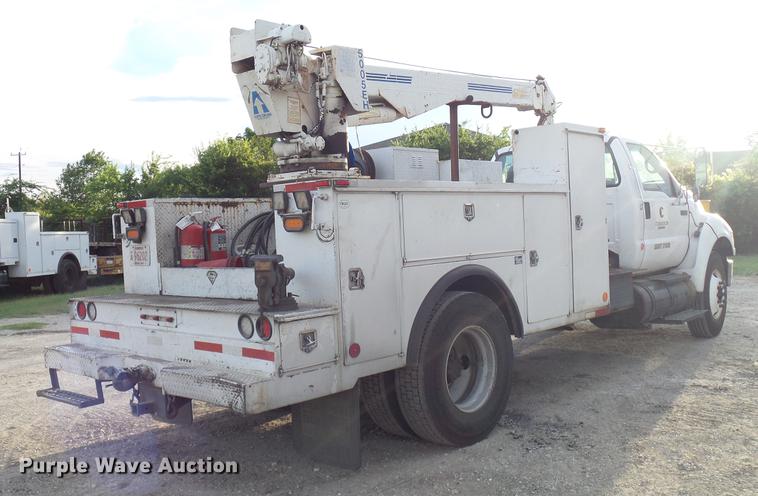 image for item DD8313 2008 Ford F750 Super Duty service truck with crane