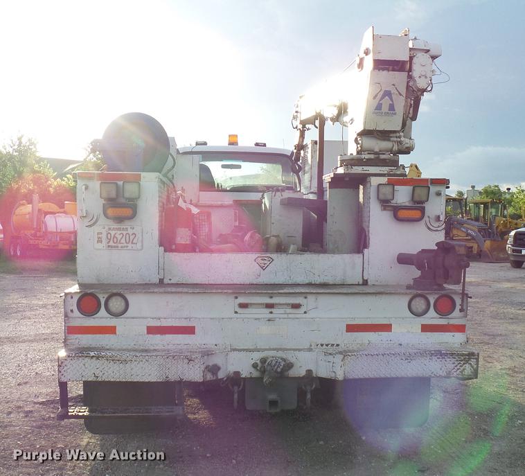 image for item DD8313 2008 Ford F750 Super Duty service truck with crane