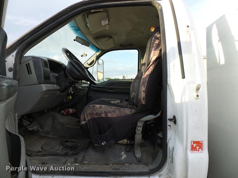 image for item DD8313 2008 Ford F750 Super Duty service truck with crane