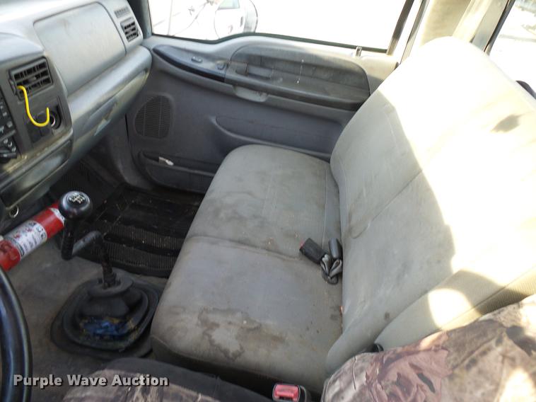 image for item DD8313 2008 Ford F750 Super Duty service truck with crane