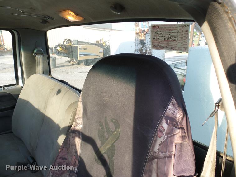 image for item DD8313 2008 Ford F750 Super Duty service truck with crane