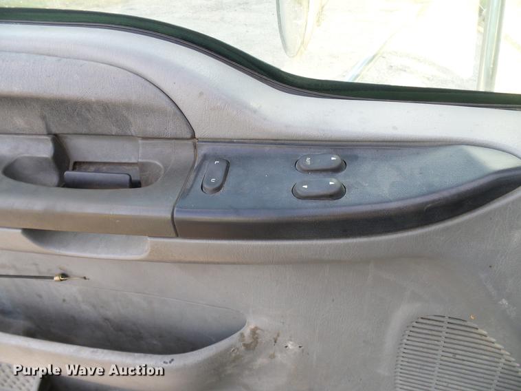 image for item DD8313 2008 Ford F750 Super Duty service truck with crane