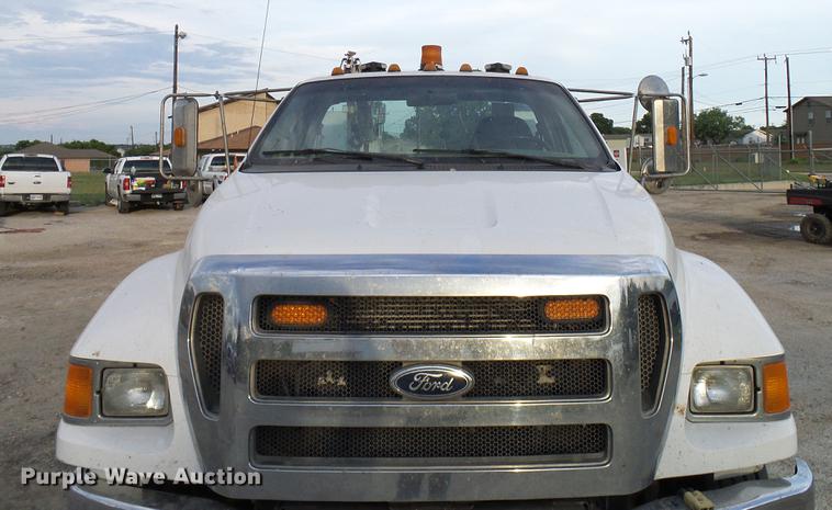 image for item DD8313 2008 Ford F750 Super Duty service truck with crane