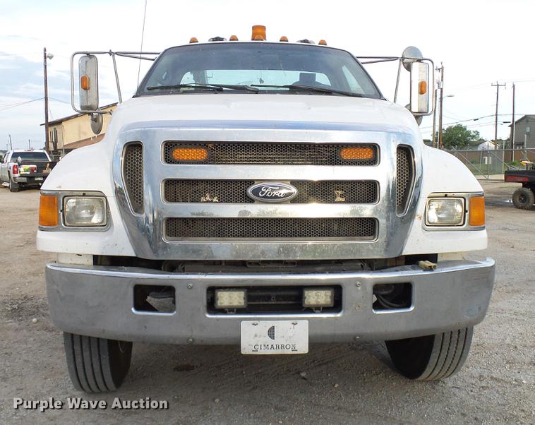 image for item DD8313 2008 Ford F750 Super Duty service truck with crane