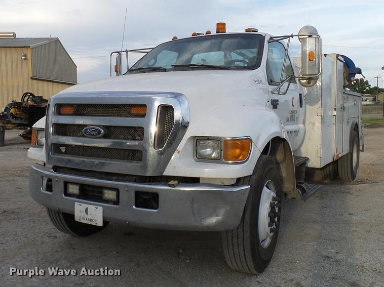 image for item DD8313 2008 Ford F750 Super Duty service truck with crane