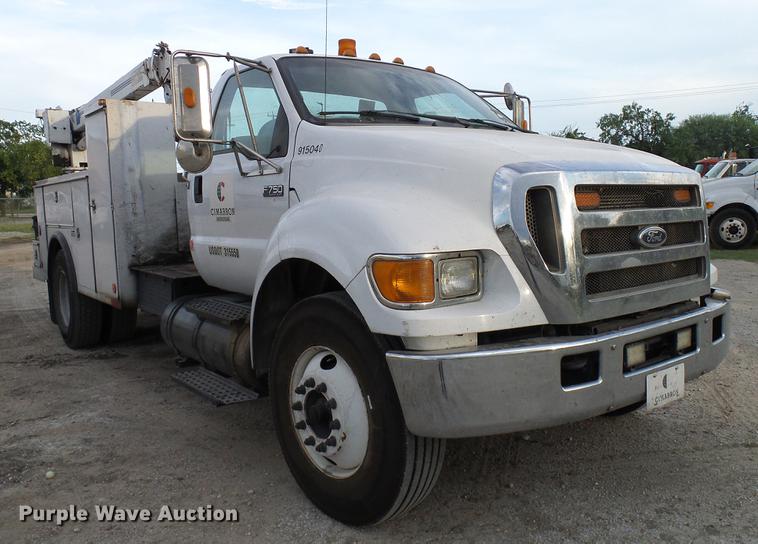 image for item DD8313 2008 Ford F750 Super Duty service truck with crane