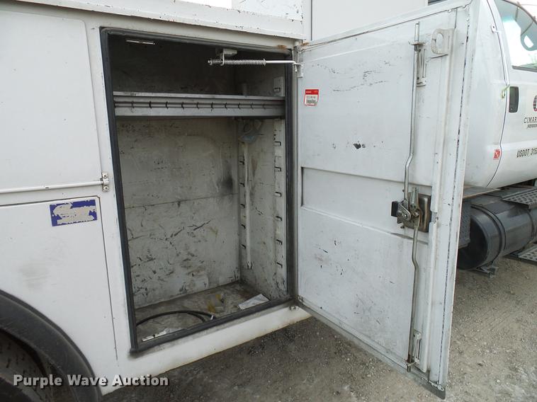 image for item DD8313 2008 Ford F750 Super Duty service truck with crane