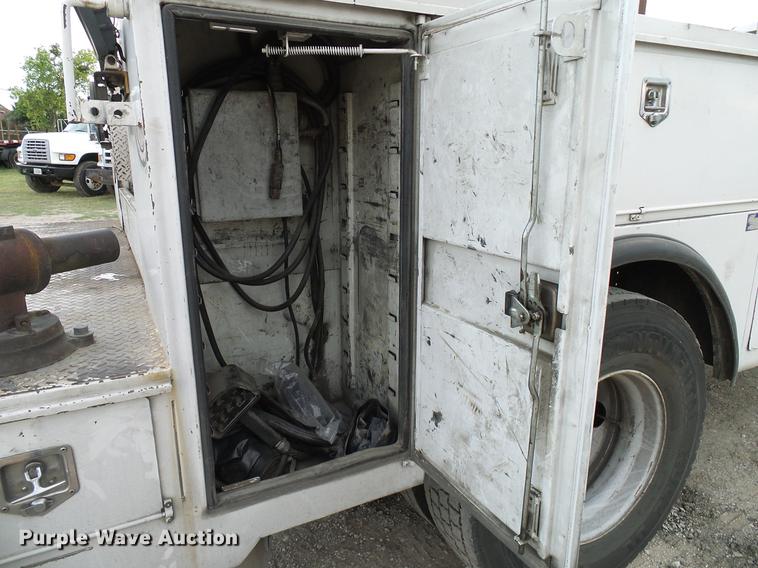 image for item DD8313 2008 Ford F750 Super Duty service truck with crane